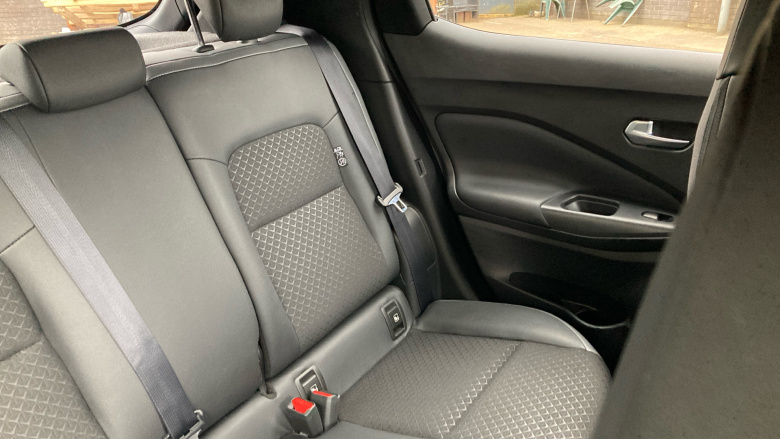 Nissan Juke 1.0 DiG-T 114 N-Connecta 5dr Petrol Hatchback